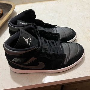 jordan 1 nylon SE black and grey 
size 9 M